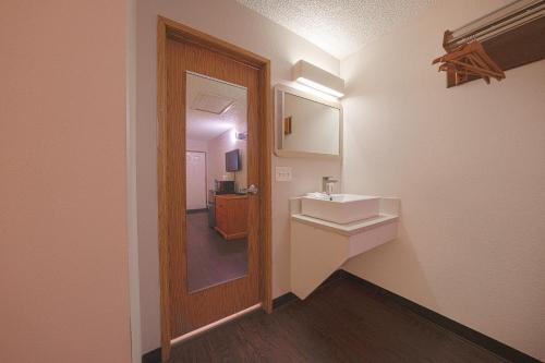 budget inn gladstone by oyo portland clackamas