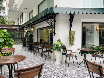 hana stay tran quoc hoan