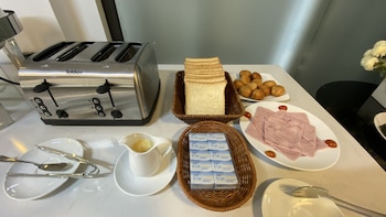 hana stay tran quoc hoan