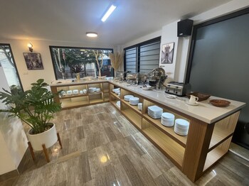 hana stay tran quoc hoan