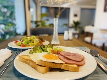 hana stay tran quoc hoan