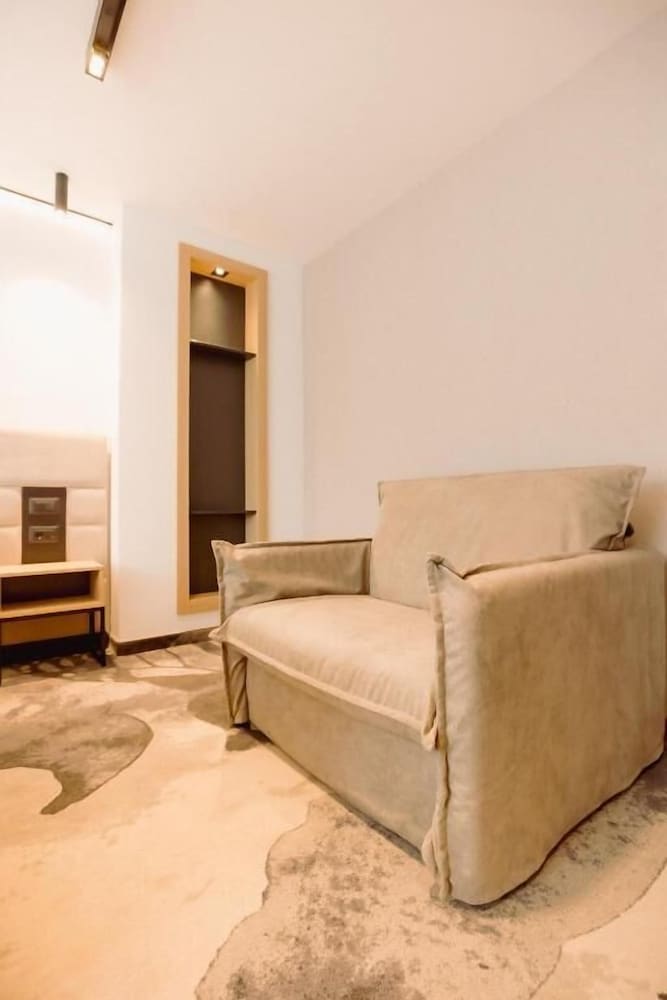 hotel alexandrion experience