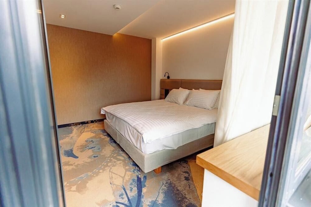 hotel alexandrion experience