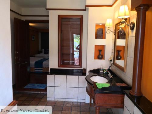 alpine lxpd water chalet