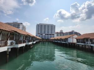 alpine lxpd water chalet