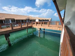 alpine lxpd water chalet
