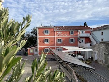B&B L.D,Stinjan>>Pula,3 star