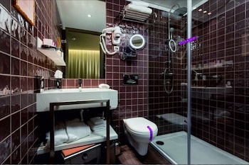 hotel jaguar oporto airport to hotel and city is a free shuttle service