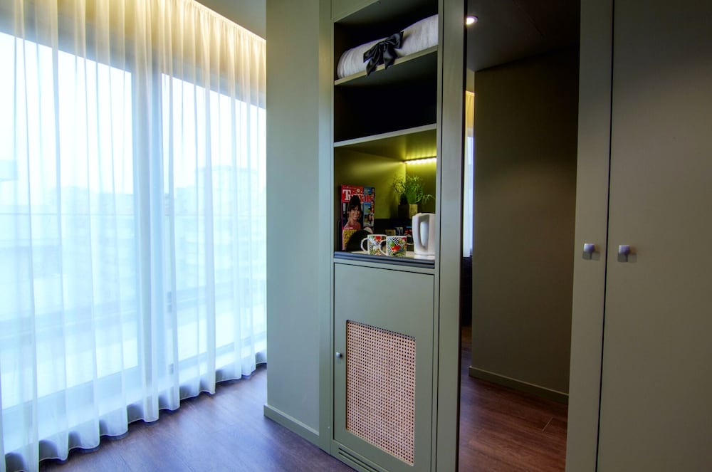 hotel jaguar oporto airport to hotel and city is a free shuttle service