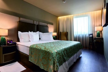 hotel jaguar oporto airport to hotel and city is a free shuttle service