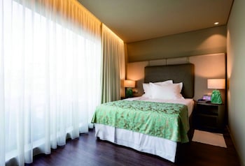 hotel jaguar oporto airport to hotel and city is a free shuttle service