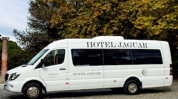 hotel jaguar oporto airport to hotel and city is a free shuttle service