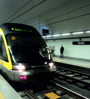 hotel jaguar oporto airport to hotel and city is a free shuttle service