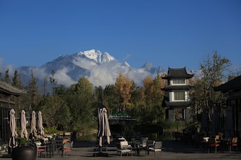 pullman lijiang resort and spa