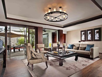 pullman lijiang resort and spa