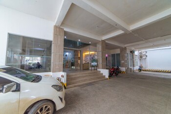 reddoorz plus hotel metro