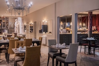 hotel litteraire gustave flaubert signature collection