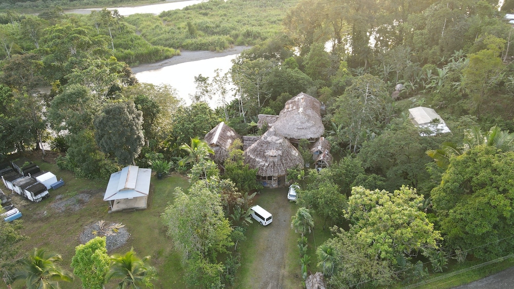 ditsowou lodge and tours