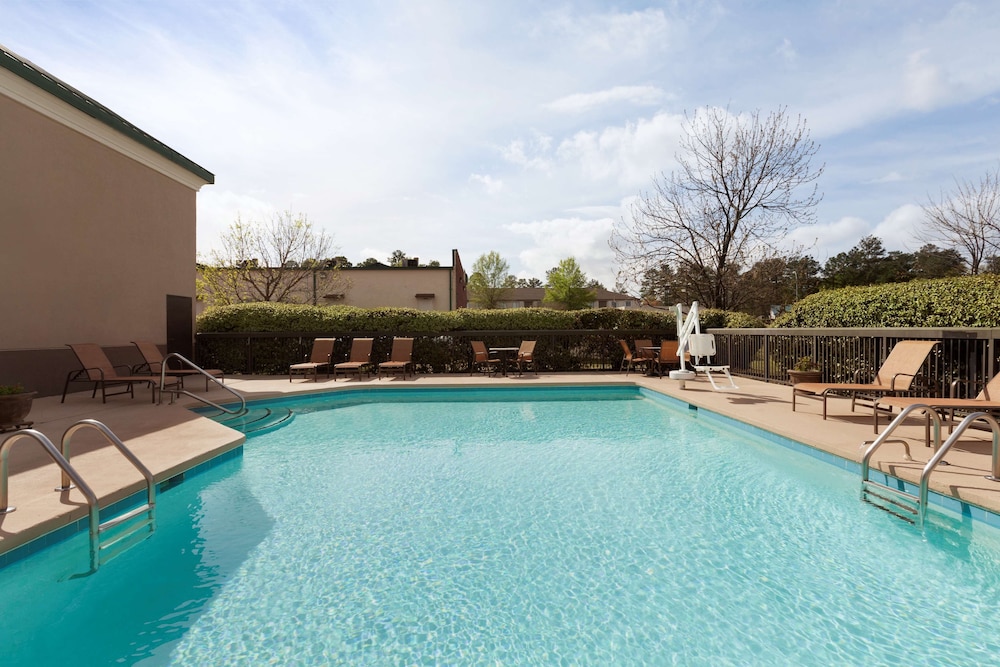 spark by hilton spring lake fayetteville