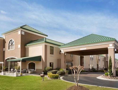 spark by hilton spring lake fayetteville
