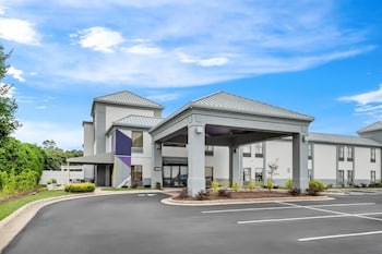 spark by hilton spring lake fayetteville