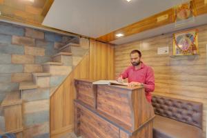 hotel new sky palace residency near international airport