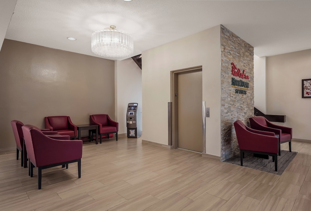 hometowne studios by red roof painted post