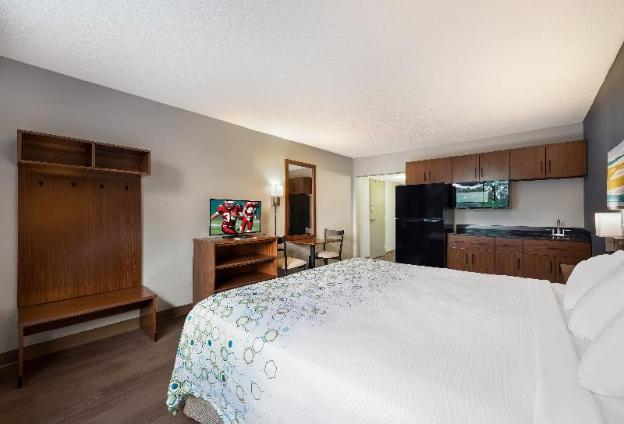 hometowne studios by red roof painted post