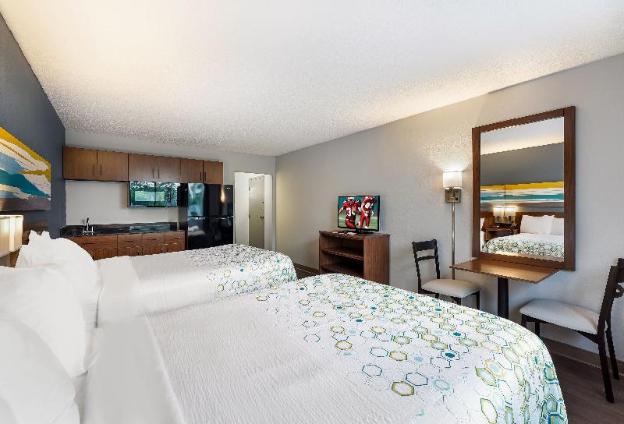 hometowne studios by red roof painted post