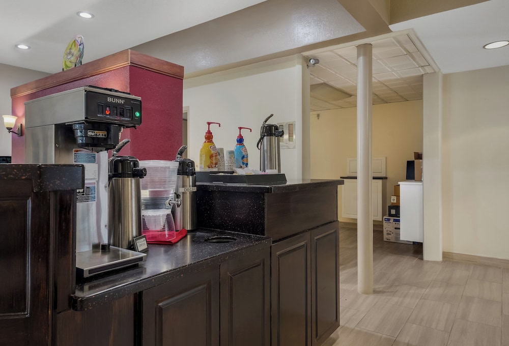 hometowne studios by red roof painted post