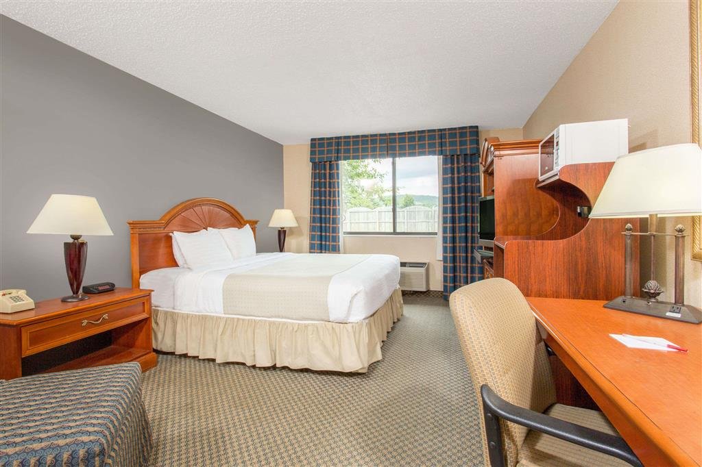 hometowne studios by red roof painted post