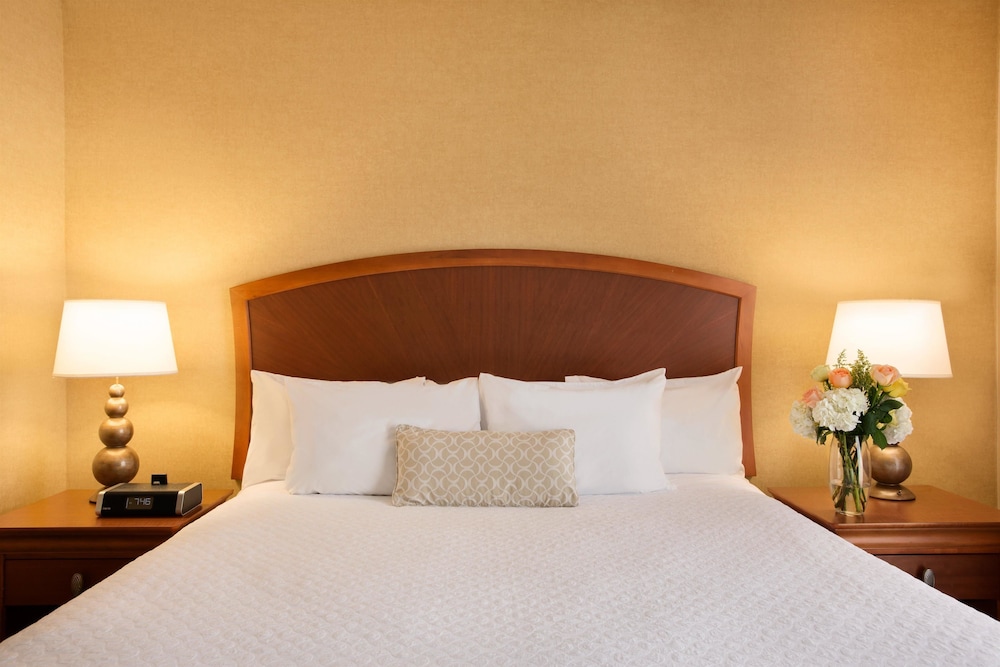 embassy suites by hilton greensboro airport