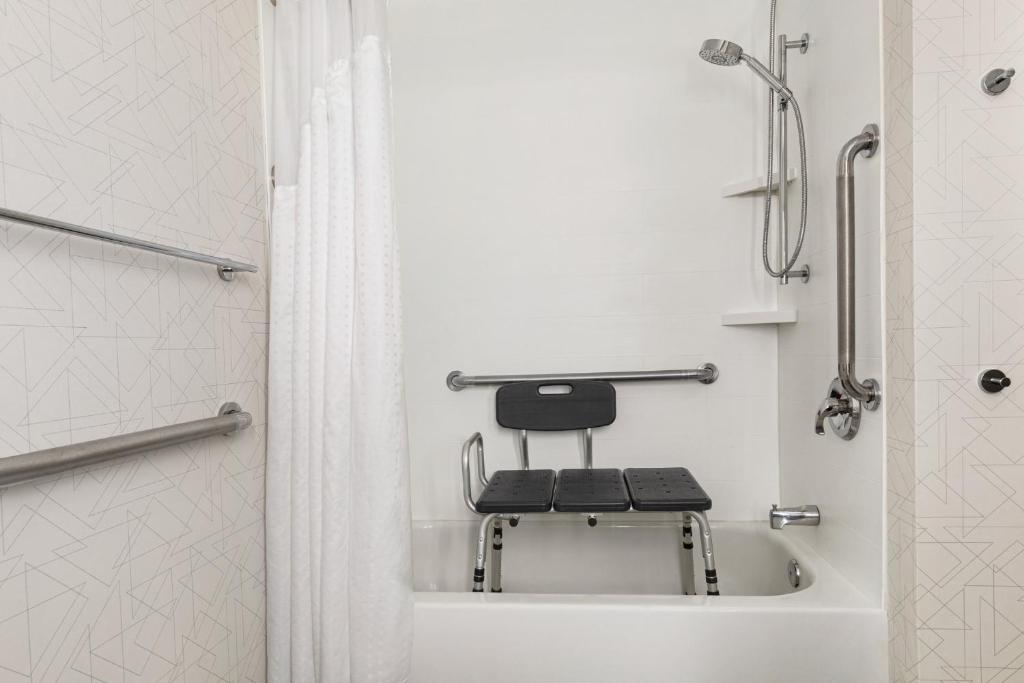 holiday inn express and suites greenville downtown by ihg