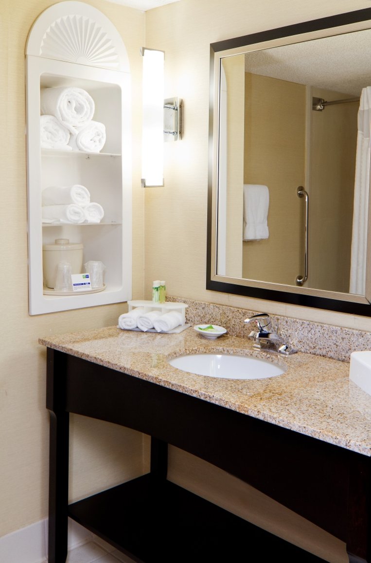 holiday inn express and suites greenville downtown by ihg