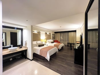 tikal futura hotel and convention center