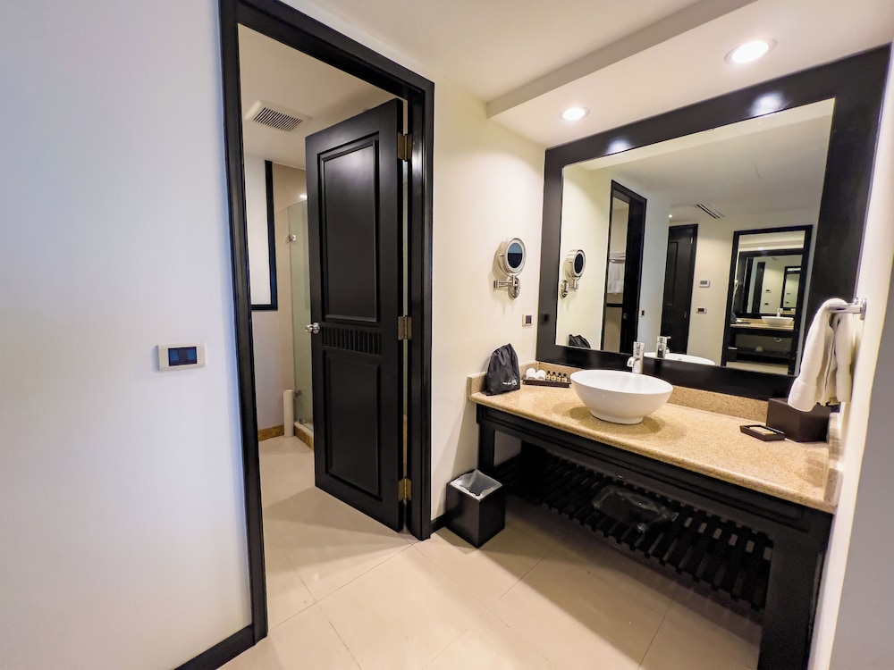 tikal futura hotel and convention center