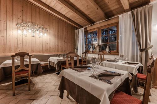 Hotel Sasso Rosso,Commezzadura>>Bolzano,3 star