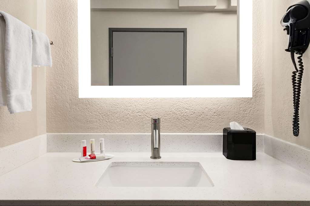 baymont by wyndham blackwell i 35