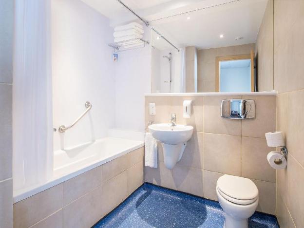 travelodge london central aldgate east