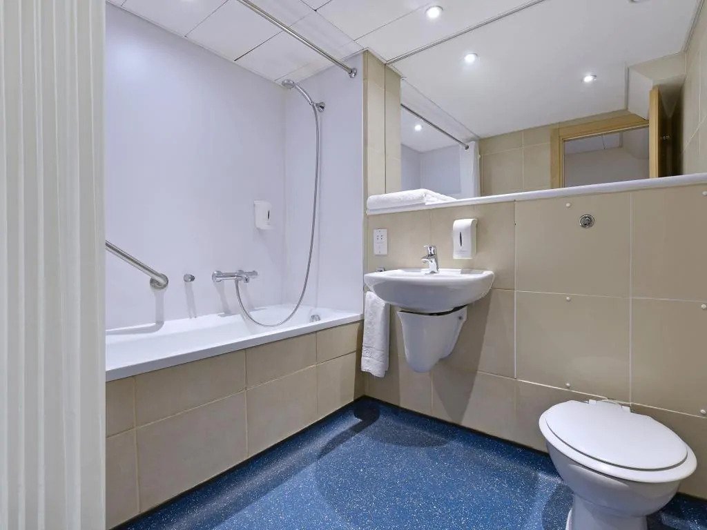 travelodge london central aldgate east
