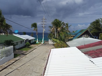 green sea villa helen inn located at kilometer 4 circunvalar