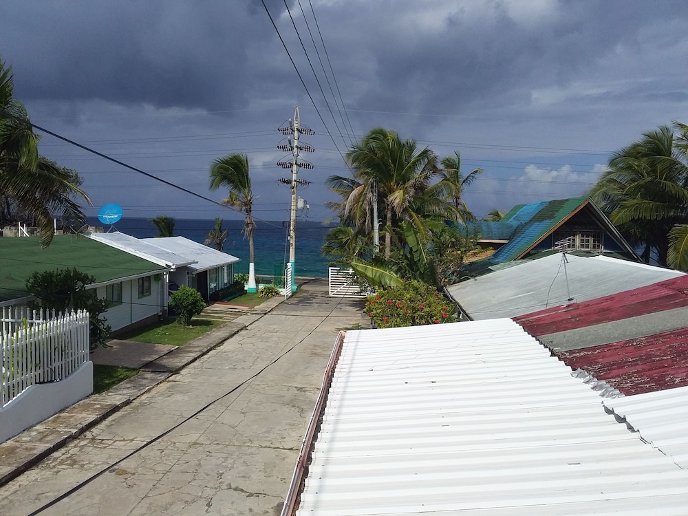 green sea villa helen inn located at kilometer 4 circunvalar