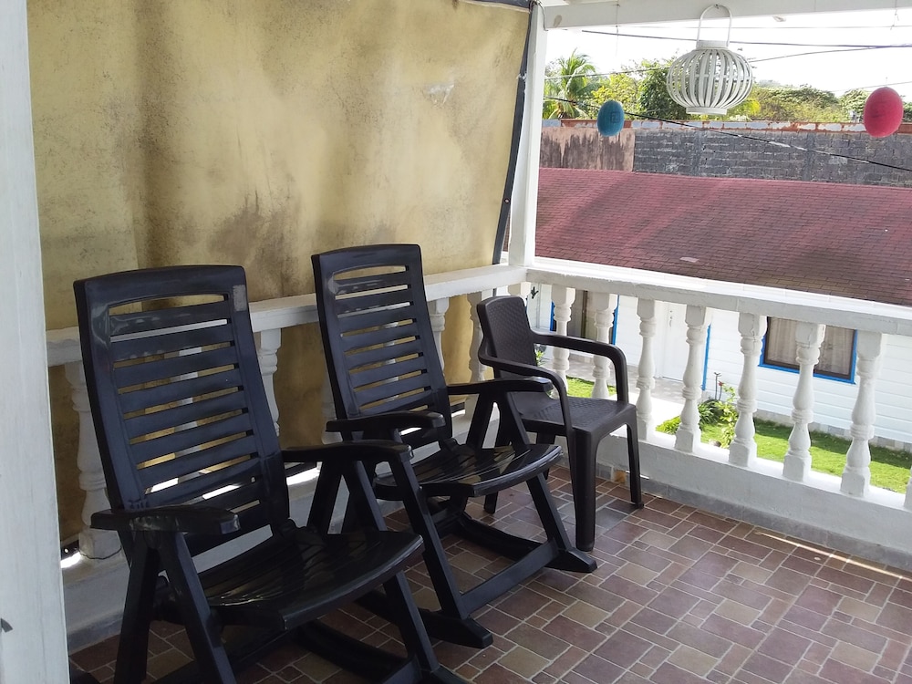 green sea villa helen inn located at kilometer 4 circunvalar