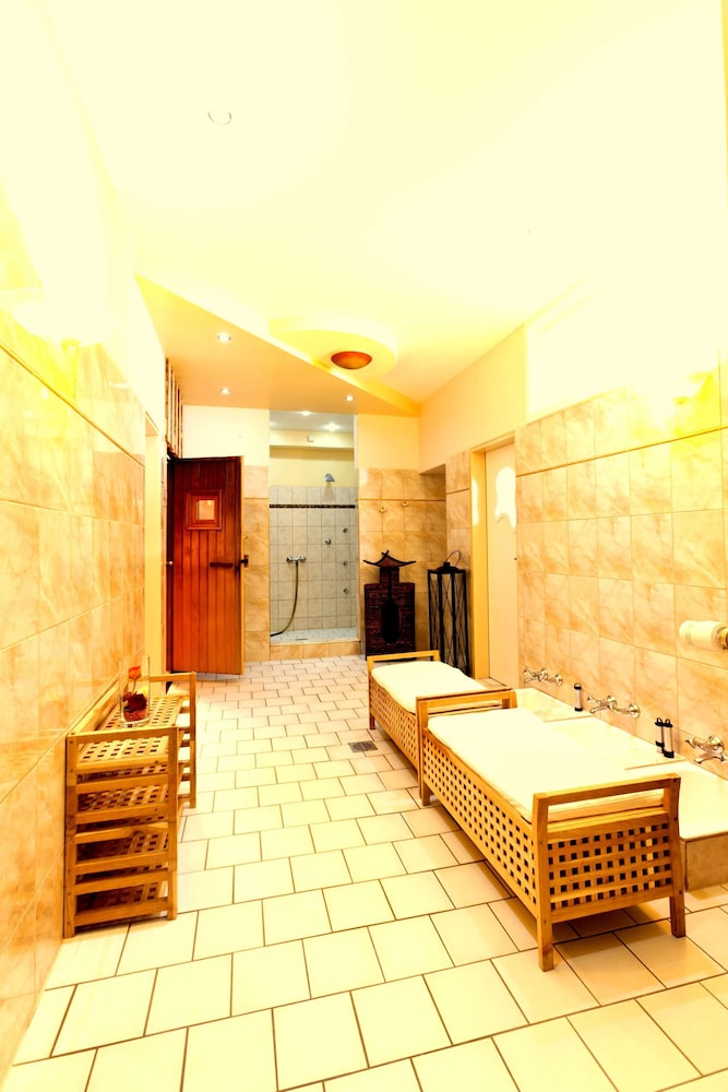 sure hotel by best western rhoen garden