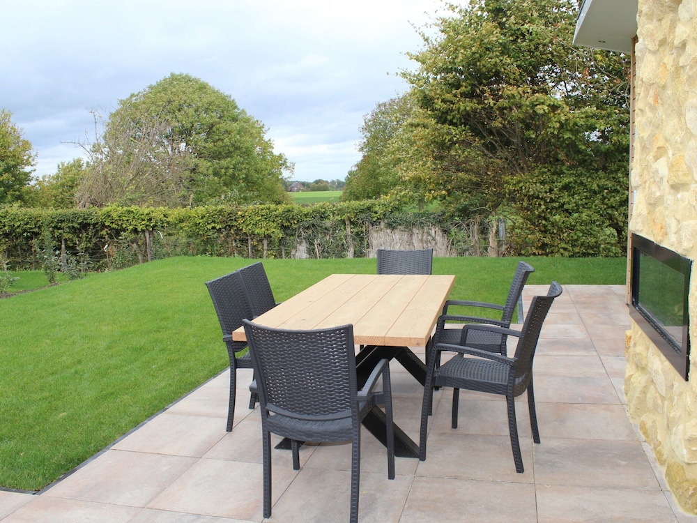 atmospheric chalet on top of the bemelerberg