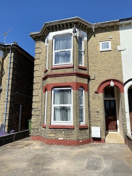 Shirley House Self Catering Guest House, 5 Min Drive To Cruise Ship Terminals And City Centre,England>>Southampton,3.5 star
