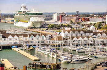 shirley house self catering guest house 5 min drive to cruise ship terminals and city centre
