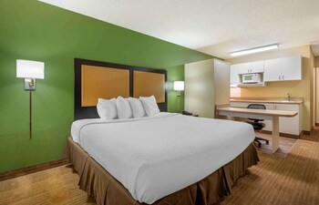 suburban studios columbus north