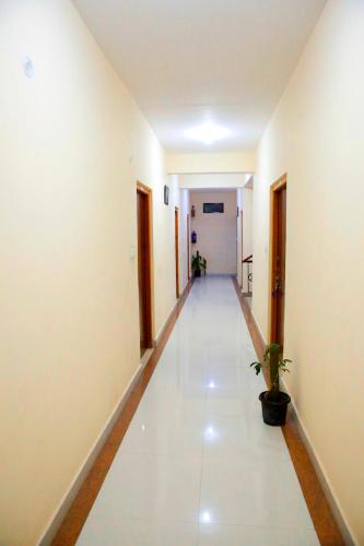 hotel avlokan near kainchi dham mandir
