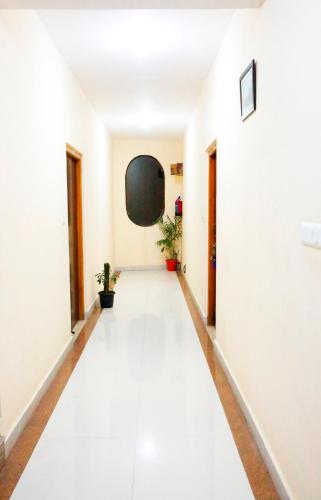 hotel avlokan near kainchi dham mandir